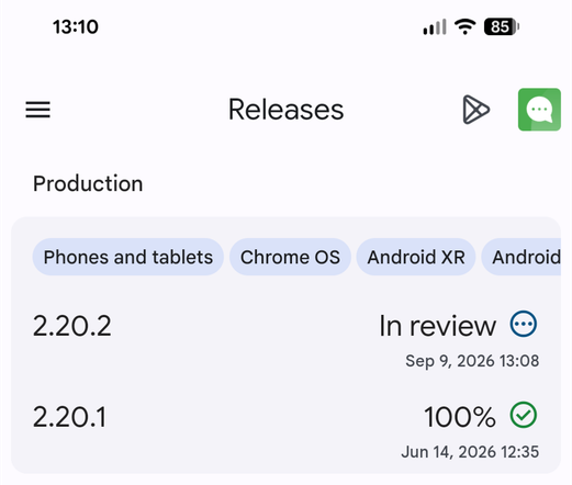 Google Play 控制台截图，显示 Conversations_im 于 9 月 9 日提交，发帖时已过一周，仍在等待审核。